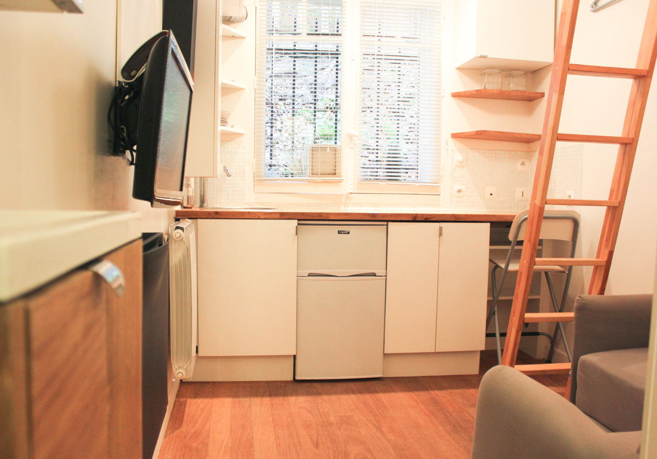 Chambre de service de 8 m² rénovée et aménagée à Paris 17ème