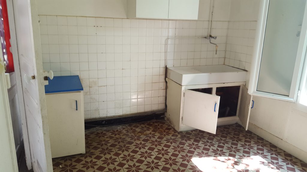 Kitchen in poor condition - Renovation of an old house in France - Insidemyhome.co.uk