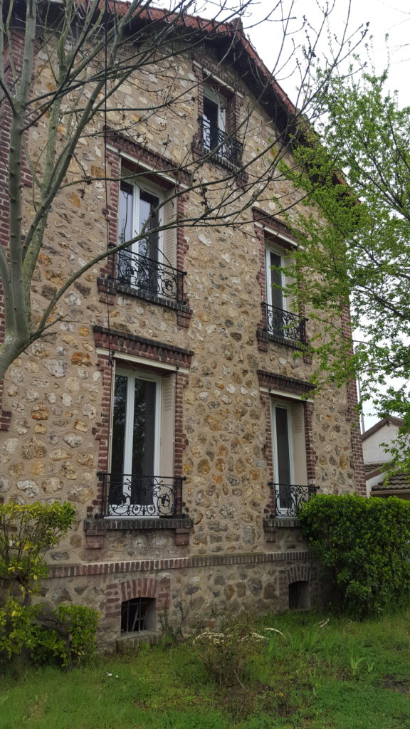 Maison meulière nécesssitant une rénovation complète